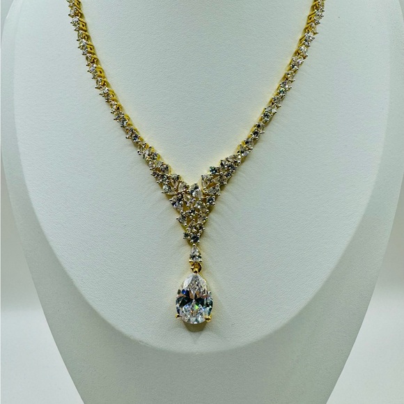 Elegant Classic Handcrafted Set - Picture 3 of 3